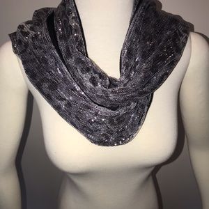 Ladies fashion scarf